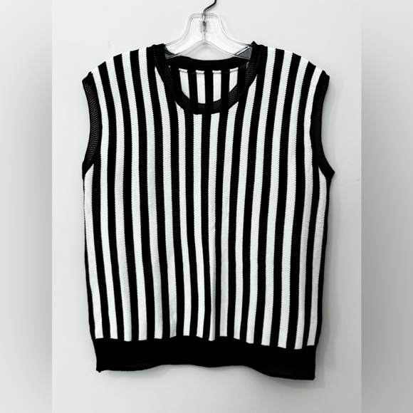 Tops - Women’s light knit black white striped sweater vest size Large
